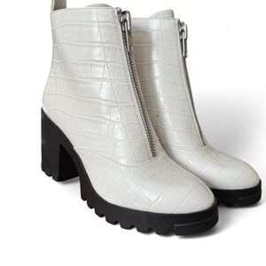 BP Niya Lug Sole Chelsea Boot Size 8M Women's Moto White Croc skin detail